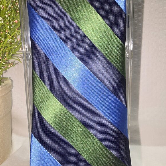 NAUTICA MENS TIE 100% SILK DIAGONAL STRIPES IN GREEN CERALON BLUE AND NAVY EUC - Picture 5 of 5